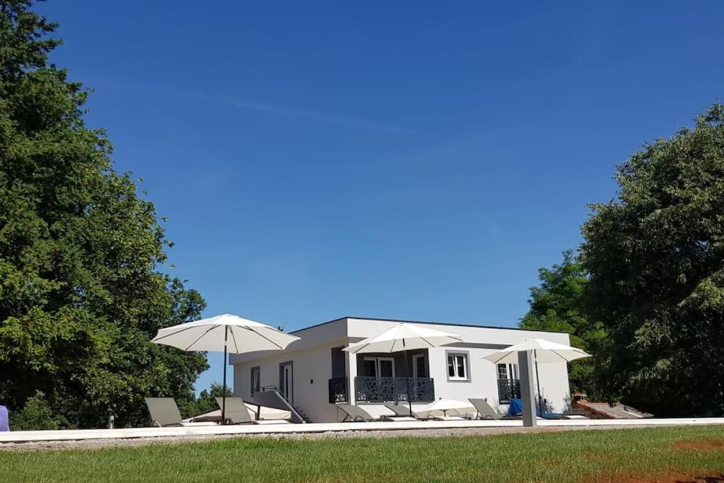 Luxury Villa Cetiri Hrasta Pican Exterior photo